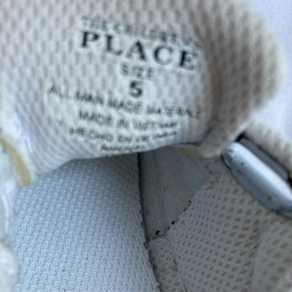 THE CHILDREN’S PLACE Unisex -Child and Toddler Uniform Low Top Sneakers Size 5